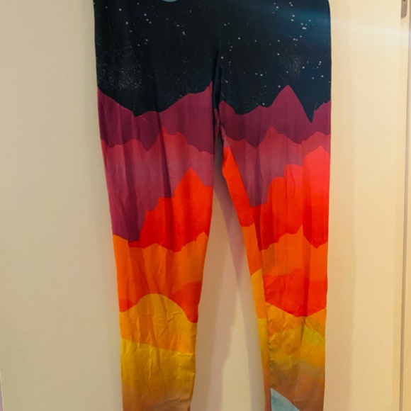 Threadless Unisex Leggings Serene Mountain Scene Pattern Size XL - Picture 3 of 3